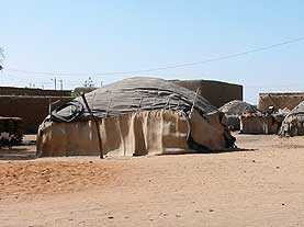 �}�����a���K�I�̓`���I�ȏZ��