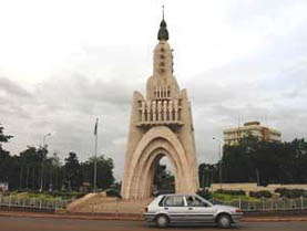 �}�����a���o�}�R�̓Ɨ��L�O��